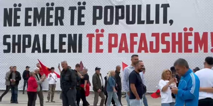 Qytetarët në Prishtinë nisin grumbullimin për Marshin për Liri në mbështetje të ish-krerëve të UÇK