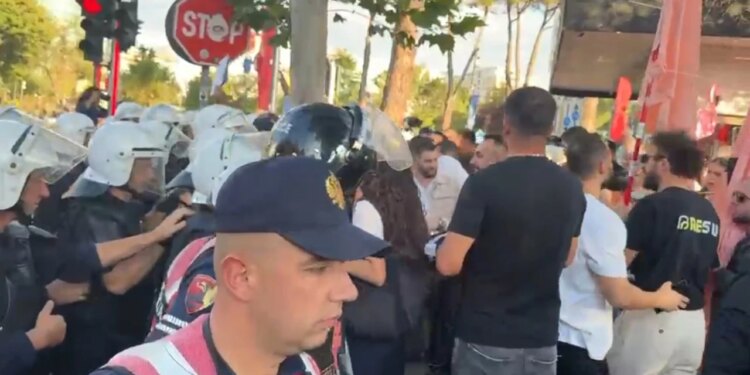 Rama pret Von der Leyen në Kryeministri; protesta pranë godinës qeveritare, tensione mes tubuesve dhe policisë