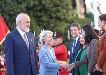 Rama punon fort për ta bërë ëndrrën realitet / Von der Leyen nisi tur-Ballkanik nga Shqipëria, fokus reformat drejtësi-mjedisi