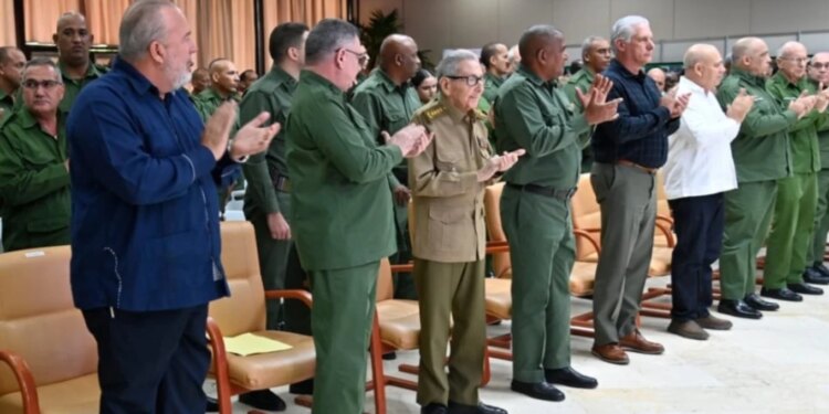 Raúl Castro, 95-vjeç, shfaqet sërish në publik; pamjet që po bëjnë xhiron e botës