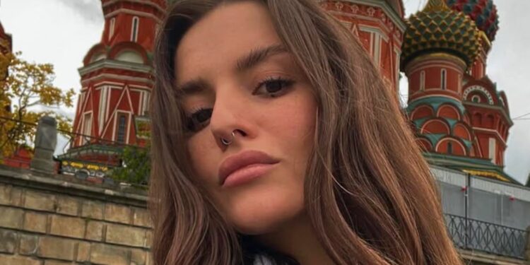 Rrëfimi i artistes ruse pas arratisjes: Më kërcënuan: t'ia vrisnin nënën; u detyrova të merrja pjesë në ekzekutim