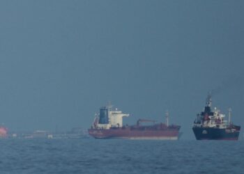 SHBA dhe Irani shkëmbejnë sulme hakmarrëse ndaj anijeve në Ngushticën e Hormuzit dhe konflikti përshkallëzohet