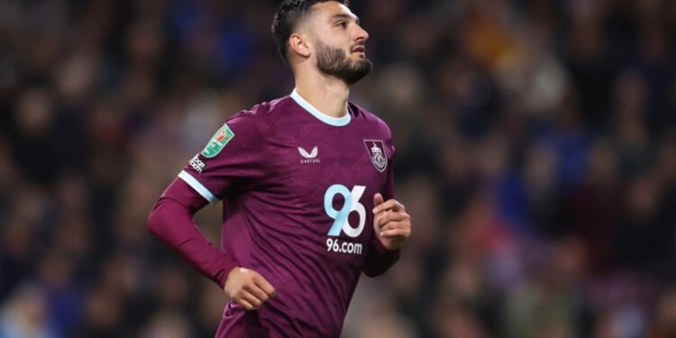 Shansi i artë i Brojës: Burnley shet rivalin e shqiptarit dhe nuk sjell zëvendësues