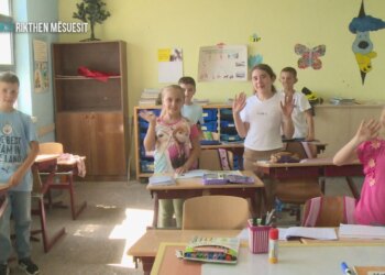 Shkolla në Selbë u la me dyer të mbyllura, ndërhyrja e Fiks Fare rikthen mësimin