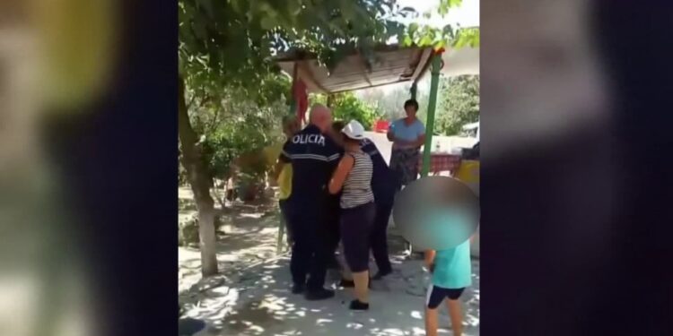 Shoqëruan me forcë një person para fëmijës së mitur në Kuçovë; Hita pezullon 3 efektivë të policisë