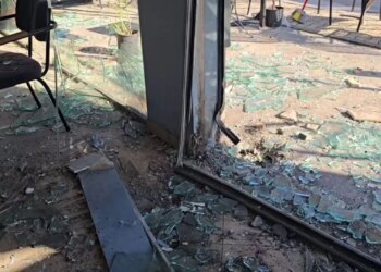 Shpërthim në derën e një lokali në Durrës; raportohet vetëm për dëme materiale