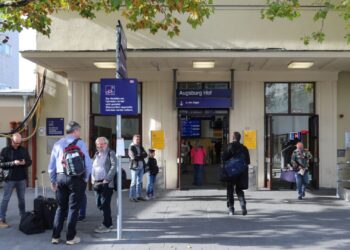 Shpërthim në stacionin kryesor të trenit në Augsburg të Gjermanisë, dy të plagosur; policia rrethon dhe bllokon rrugët