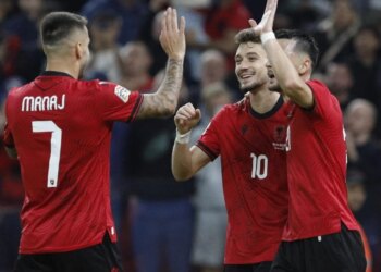Shqipëria bind ndaj Bjellorusisë, Asllani dhe Muçi kthejnë kuqezinjtë te fitorja. Trajneri Maran feston suksesin e parë