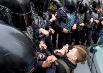 Shteti forcon shtypjen; qindra adoleshentë rusë akuzohen për terrorizëm