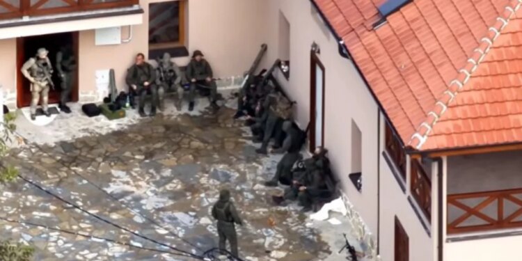 Si ndodhi sulmi i Banjskës: nga bllokimi i rrugës me kamionë tek tërheqja në male
