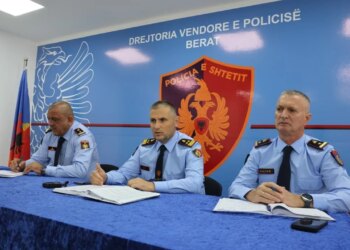 Skender Hita takon drejtuesit e Policisë në Elbasan, Berat e Kukës: Prioritet shkollat, goditje ndaj drogës dhe armëve