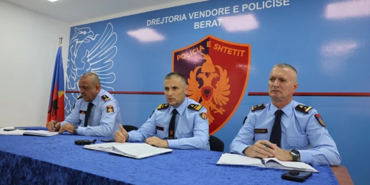 Skender Hita takon drejtuesit e Policisë në Elbasan, Berat e Kukës: Prioritet shkollat, goditje ndaj drogës dhe armëve