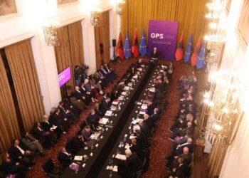 Sot mbledhje e zgjeruar e grupit parlamentar, Rama thërret deputetët dhe kabinetin qeveritar