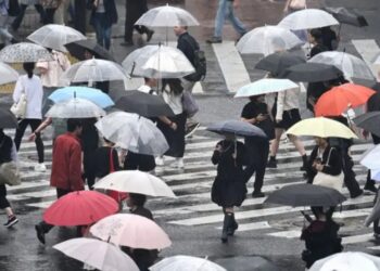 Tajfuni Dujuan godet Japoninë; anulohen fluturimet dhe koncertet, pezullohen udhëtimet me tren