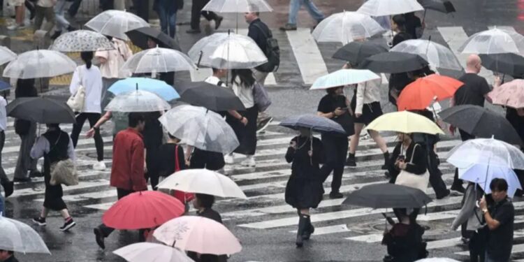 Tajfuni Dujuan godet Japoninë; anulohen fluturimet dhe koncertet, pezullohen udhëtimet me tren