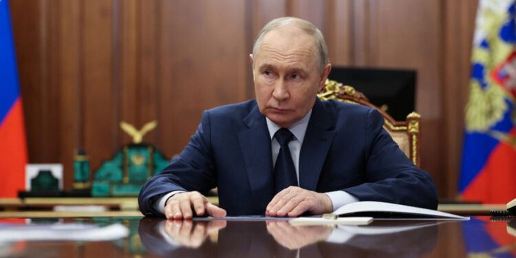 Të dërguarit e Trump mbërrijnë në Moskë; Vladimir Putin urdhëron armëpushim treditor me Kievin