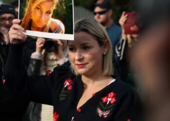 Të mbijetuarit e Epstein përballen me vështirësi financiare, kërkojnë mbështetje dhe drejtësi për koston e trajtimeve mjekësore
