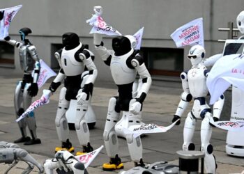 Të mbrojmë vendet e punës — E pazakontë: robotët protestojnë kundër inteligjencës artificiale në Poloni