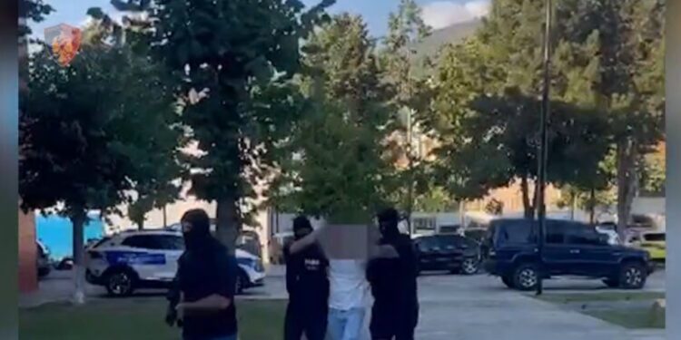 Të shpallurit në kërkim ndërkombëtar, të kapur në Itali për tentativë vrasjeje dhe armëmbajtje