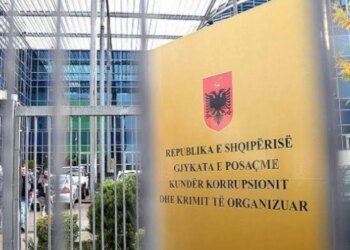 Telefoni nuk është studio e lëvizshme: GJKKO nuk tërhiqet nga ndalimi i telefonave, mund të përdorin laptopët