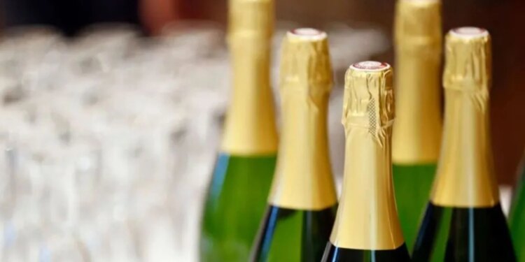 Temperaturat e larta ndikojnë shampanjën; autoritetet franceze lejojnë prodhimin me përqindje më të lartë alkooli