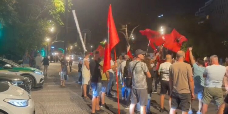 Tensionet në protestën e djeshme në Tiranë: 1 i arrestuar, 15 të proceduar penalisht
