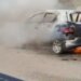 Toyota Auris përfshihet nga flakët pranë kthesës së Picarit dhe shkrumbohet e gjitha