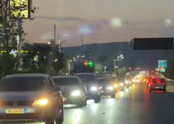 Trafik i rënduar në aksin Lezhë–Milot, radhë kilometrike pas kthimit të pushuesve nga Shëngjini dhe Tales