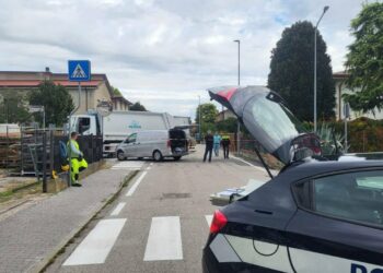 Tragjedi në Itali: 42-vjeçarja shqiptare përplaset për vdekje nga kamioni i mbetjeve, vajza 9-vjeçare pa gjithë skenën