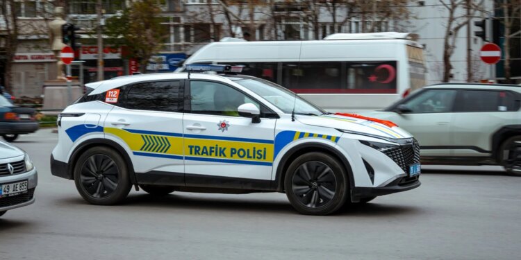 Tre të vrarë në të shtënat me armë në një dyqan në Stamboll; arrestohet një i dyshuar