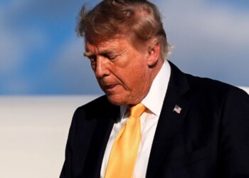 Trump është brun? Fotot që po bëjnë xhiron e rrjetit, presidenti amerikan shfaqet publikisht me look-un e ri