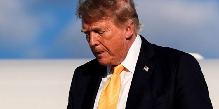 Trump është brun? Fotot që po bëjnë xhiron e rrjetit, presidenti amerikan shfaqet publikisht me look-un e ri