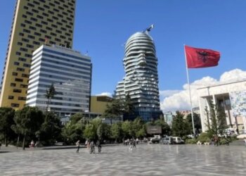 Turizmi ngadalësoi në gusht; në tetëmujor regjistrohen 9.4 milionë hyrje të huajsh, 5.3% më shumë se në 2025