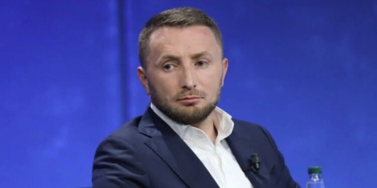Ushtritë e tastierës kundrejt interesit Kombëtar