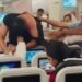 Video: Përleshje e dhunshme në fluturimin nga Bangladeshi për në Londër, pasagjerët luftojnë