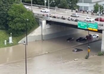 Video/ Stuhi të forta godasin Toronton, dëme të mëdha në infrastrukturë; mijëra banorë pa energji elektrike