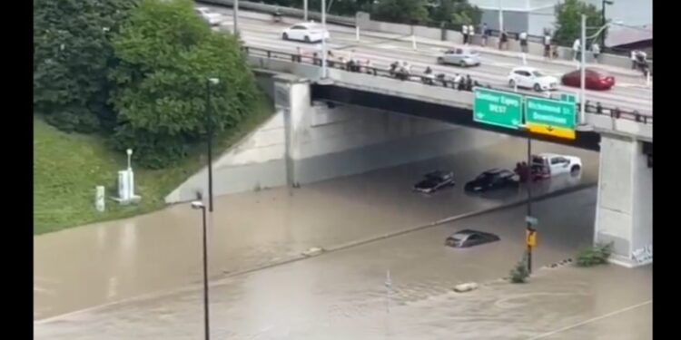 Video/ Stuhi të forta godasin Toronton, dëme të mëdha në infrastrukturë; mijëra banorë pa energji elektrike