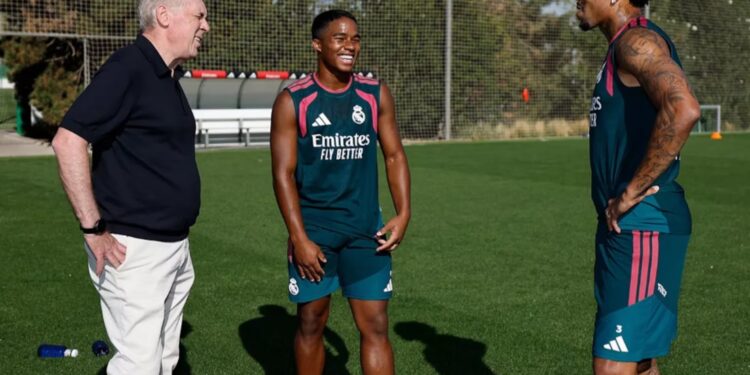 Vizitë e papritur e Carlo Ancelotti në qendrën stërvitore të Real Madridit