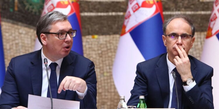 Vuçiç përgatit rokadën: i kërkohet zyrtarisht të shpërndajë parlamentin dhe do të kandidojë për kryeministër