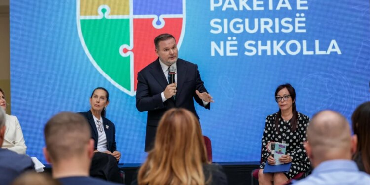 Zero tolerancë, vija e kuqe: Katër ministra bashkohen për sigurinë në shkolla, prezantojnë paketën, implementim në gjithë vendin