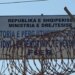 Zhduket celular i sekuestruar që iu kap të burgosurve; pezullohen katër punonjës të burgut të Fierit