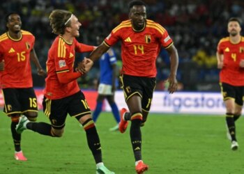 Zhgënjim në debutim; Italia mposhtet 0-2 nga Belgjika, Van Bommel e nis me buzëqeshje