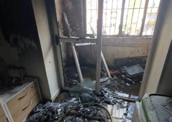 Zjarr në banesën e Bulqizës, shpëtohet një person me aftësi të kufizuara