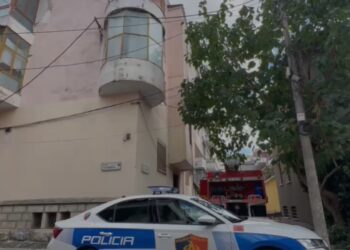 Zjarr në një banesë në Korçë, dyshohet se shkaktoi bombola e gazit
