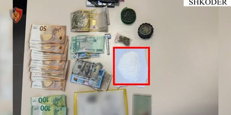29-vjeçarja braziliane dhe 40-vjeçari në pranga, përdornin apartamentin e marrë me qira si bazë për prostitucion dhe drogë