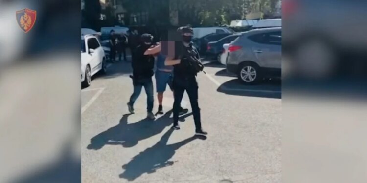 40-vjeçari i shpallur në kërkim nga Italia arrestohet për mashtrim, trafikim lëndësh narkotike e plagosje