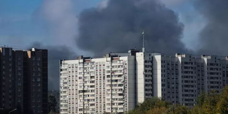 650 dronë në sulm masiv ndaj Moskës, dy të vdekur dhe 9 të plagosur