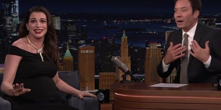 A i nisën Anne Hathaway dhimbjet e lindjes gjatë shfaqjes së Jimmy Fallon?