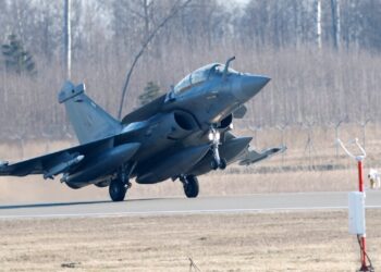 Aeroporti në Bjellorusi mbyllet pas raportimeve për një dron të dyshimtë; avionë luftarakë të NATO-s ngrihen