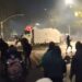 Agravon situata: Policia ndërhyn për të shpërndarë protestuesit në qendër të Tiranës, tubuesit përgjigjen me gurë